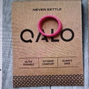QALO Neon Pink High Grade Medical Silicone Ring Size 7 New